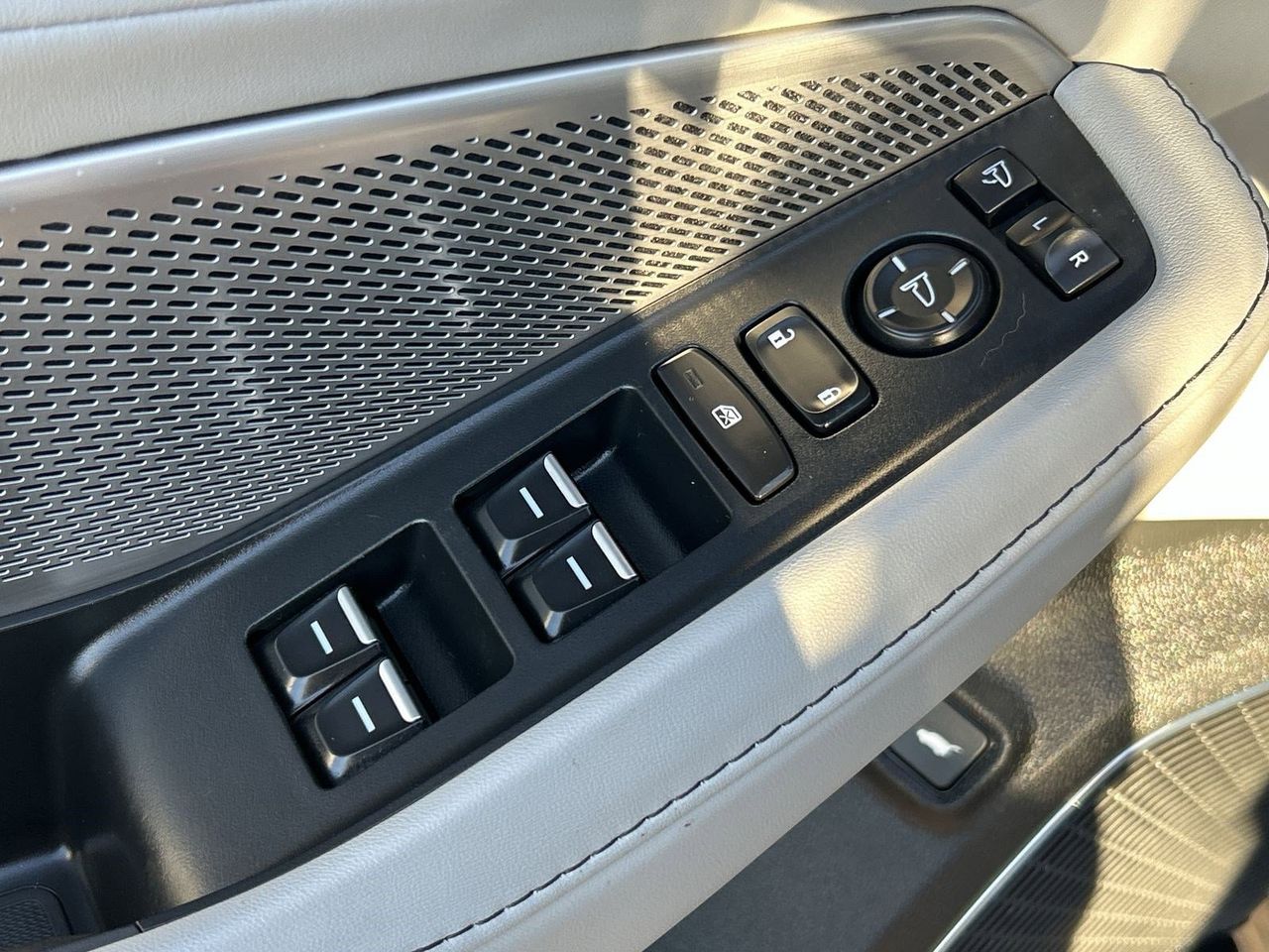 Used 2023 Lunar Silver Metallic Acura Technology image 18