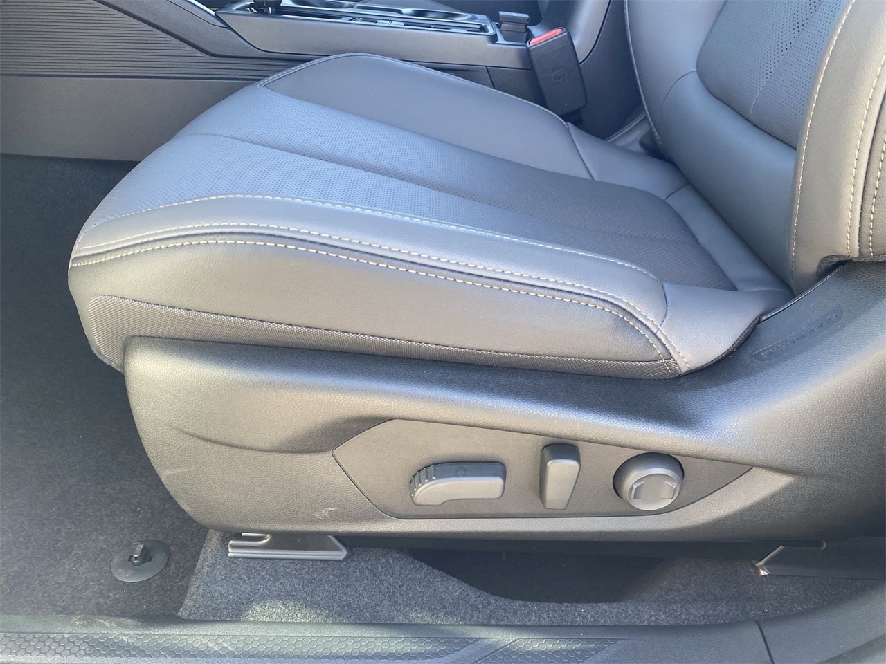 New 2026 Crystal White Pearl Subaru Limited image 16