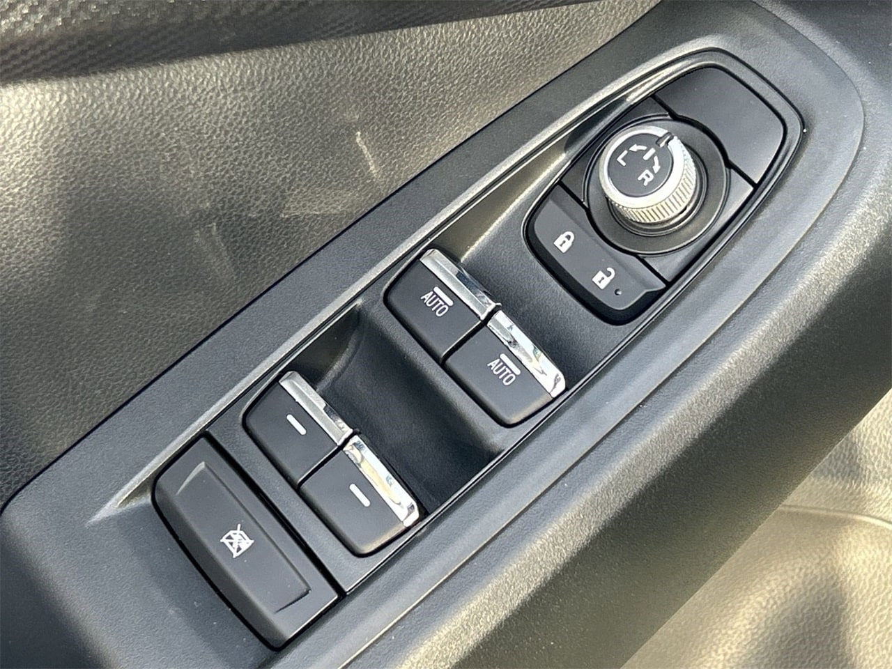 New 2026 Citron Yellow Pearl Subaru Limited Hybrid image 17