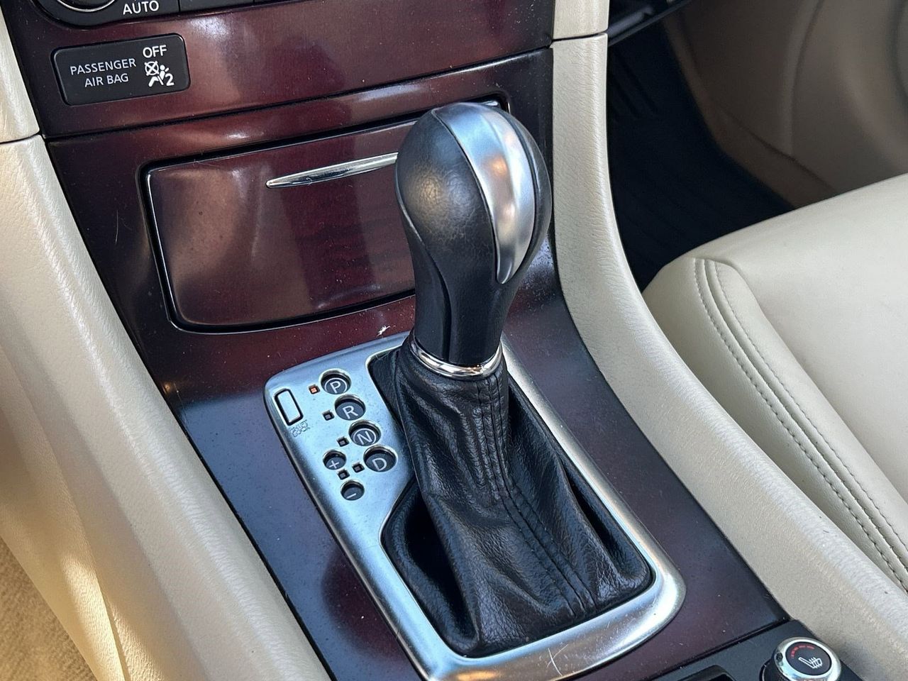 Used 2017 Black Obsidian INFINITI Base image 28