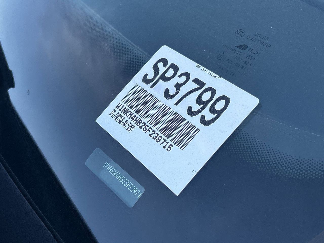 Used 2025 Polar White Mercedes-Benz GLC 300 image 30