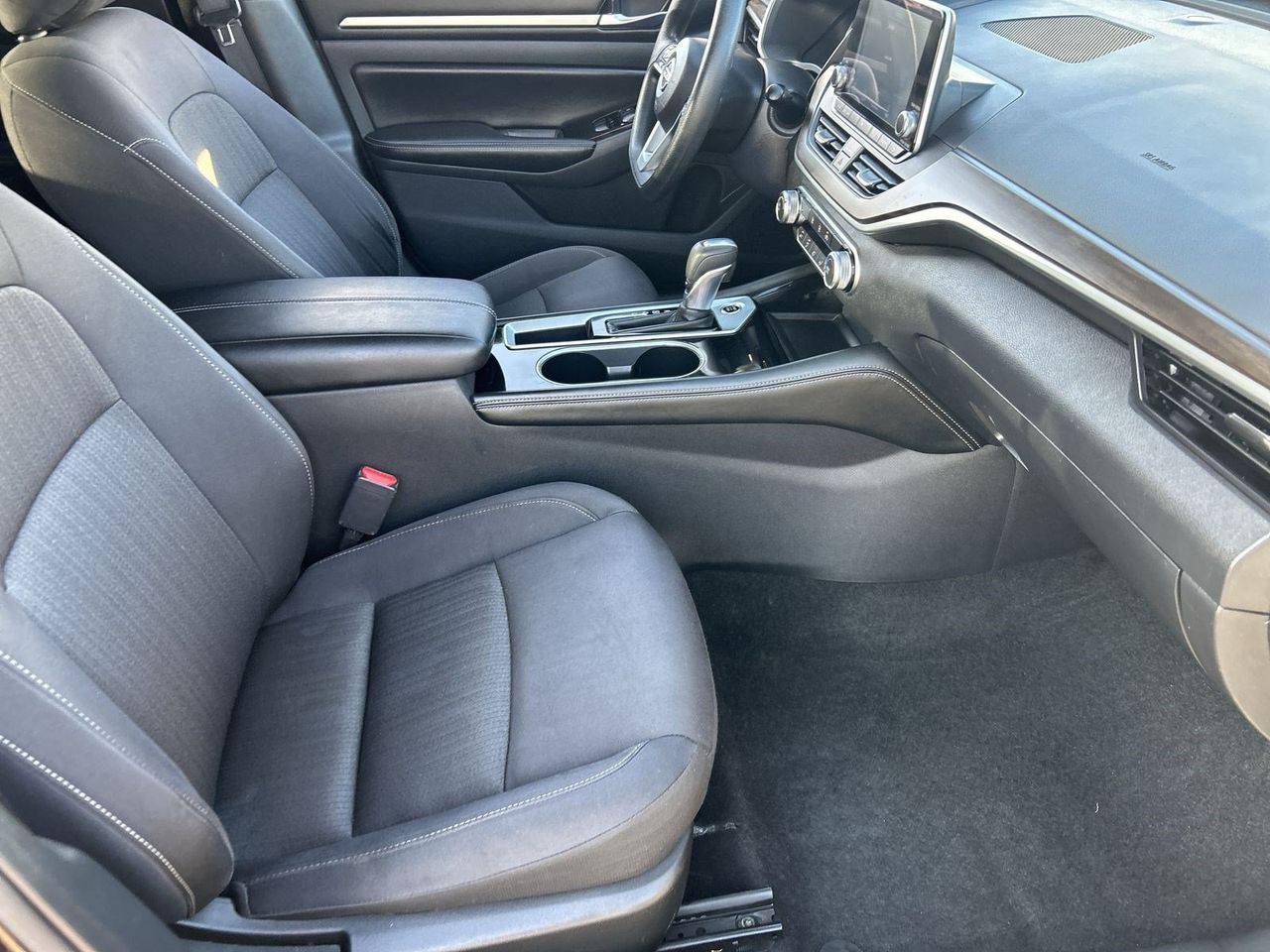 Used 2023 Super Black Clearcoat Nissan 2.5 SV image 9