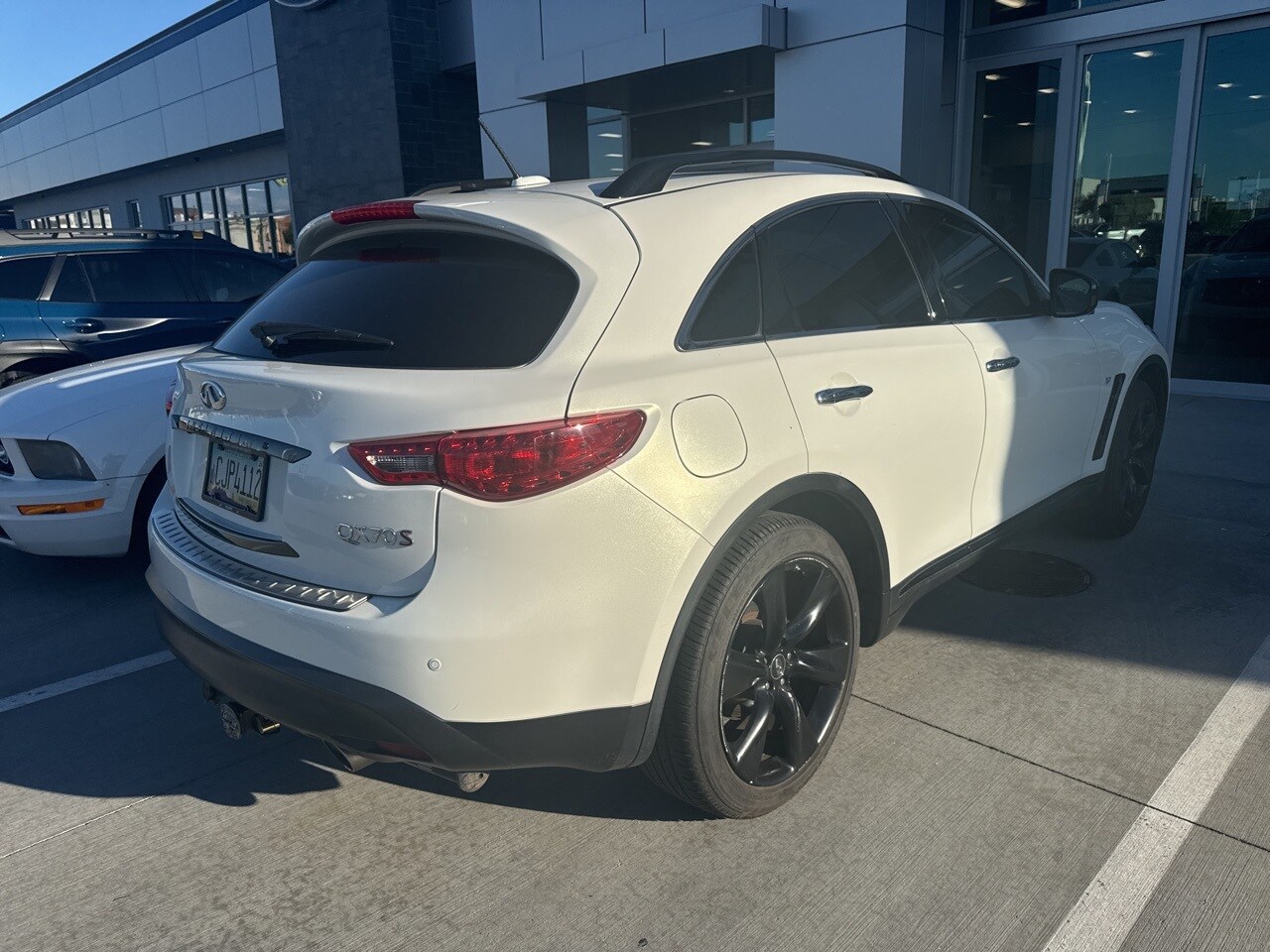 2015 Infiniti QX70 Base photo 3