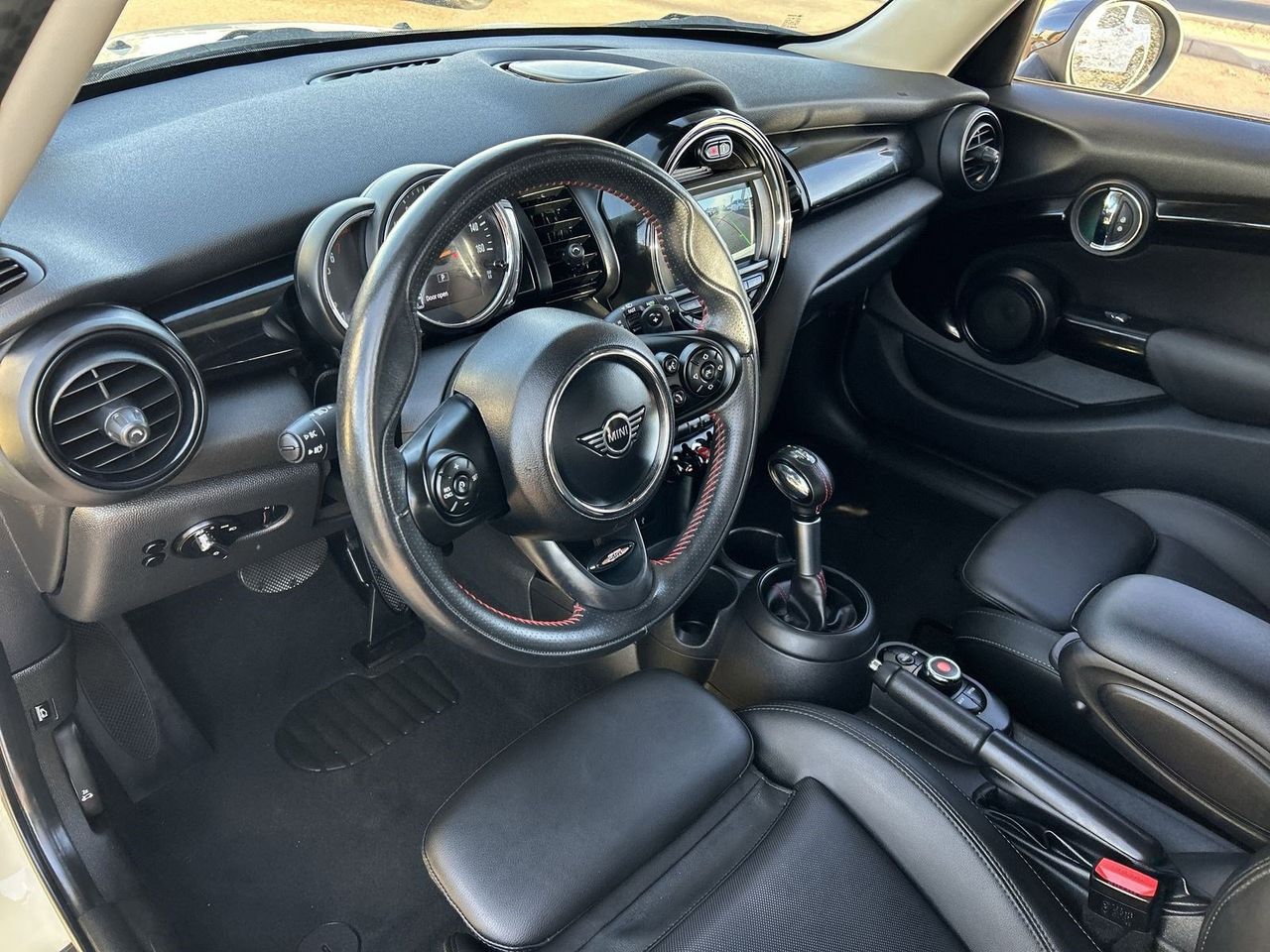 Used 2019 Pepper White MINI Classic image 15