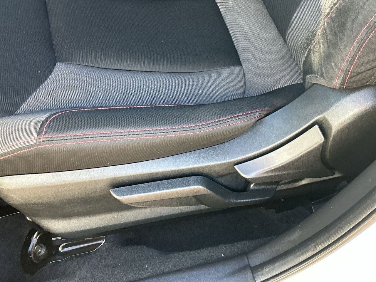 Used 2022 Ceramic White Subaru Base image 17