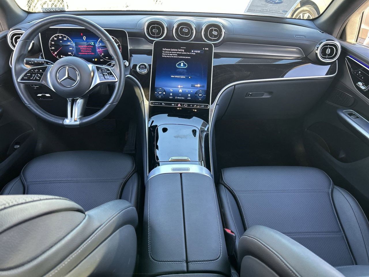 Used 2025 Polar White Mercedes-Benz GLC 300 image 12