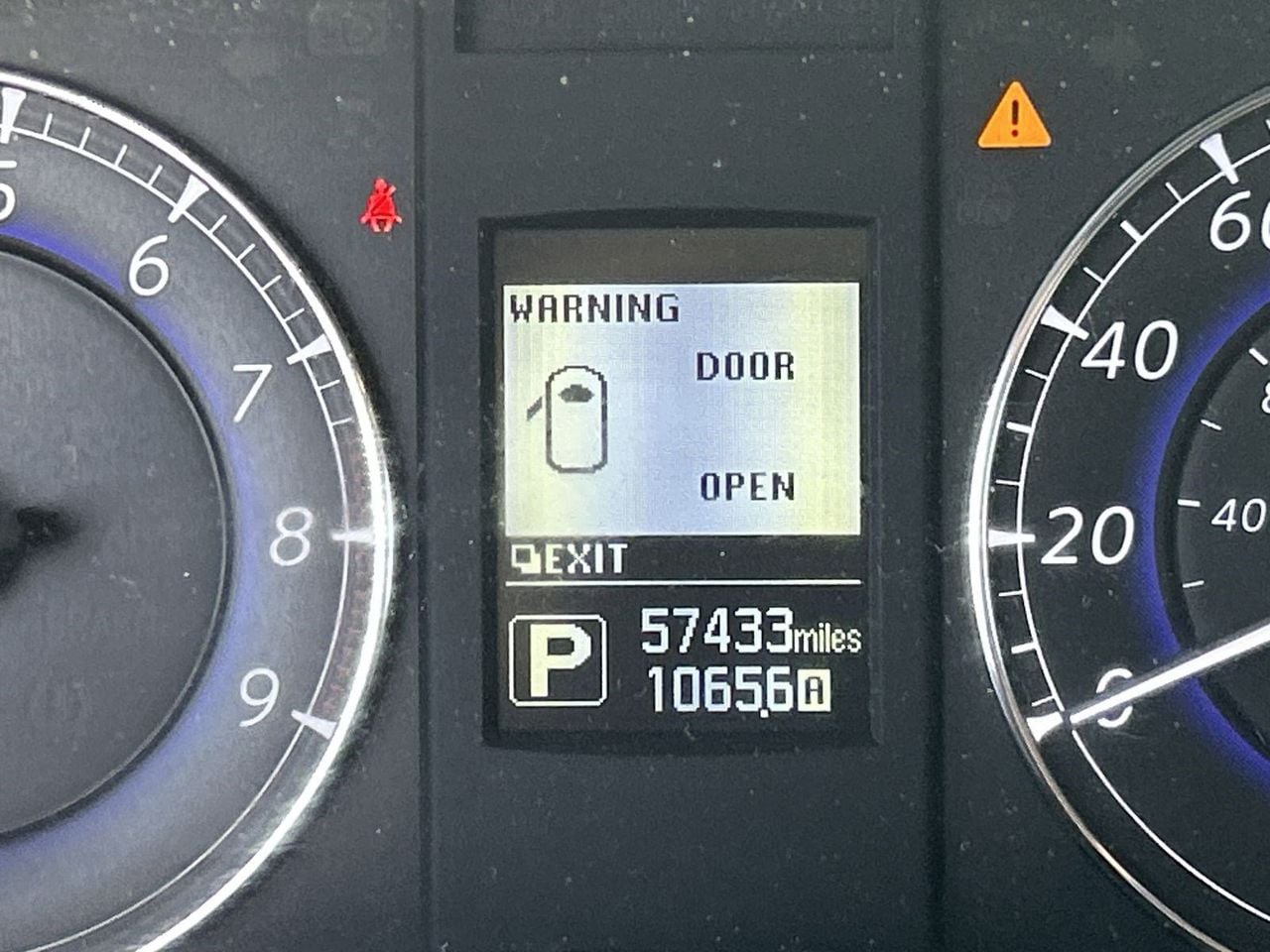 Used 2017 Black Obsidian INFINITI Base image 30