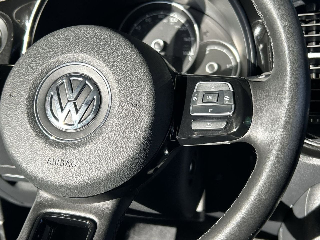 Used 2019 Silk Blue Metallic Volkswagen 2.0T S image 21