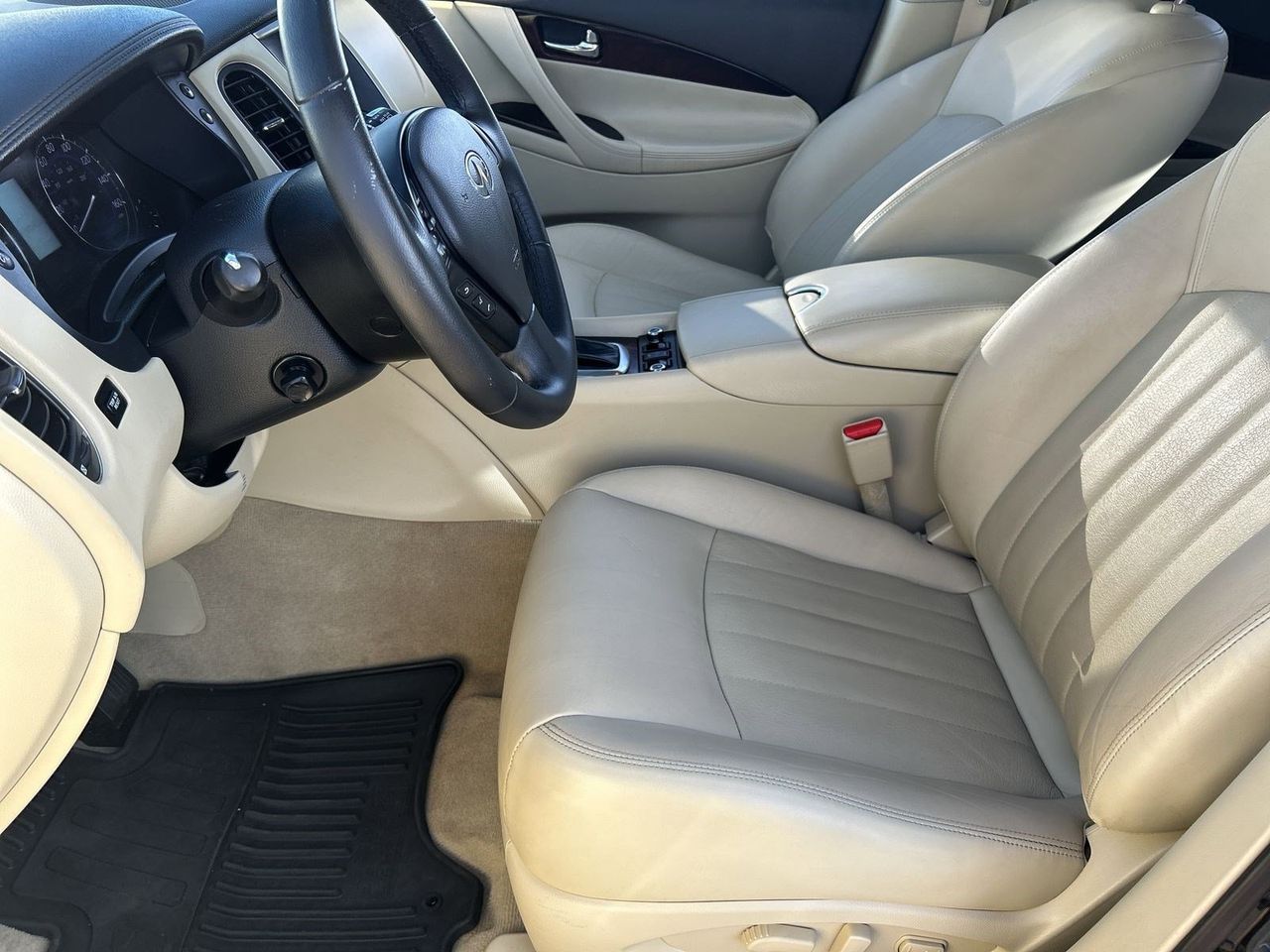 Used 2017 Black Obsidian INFINITI Base image 16