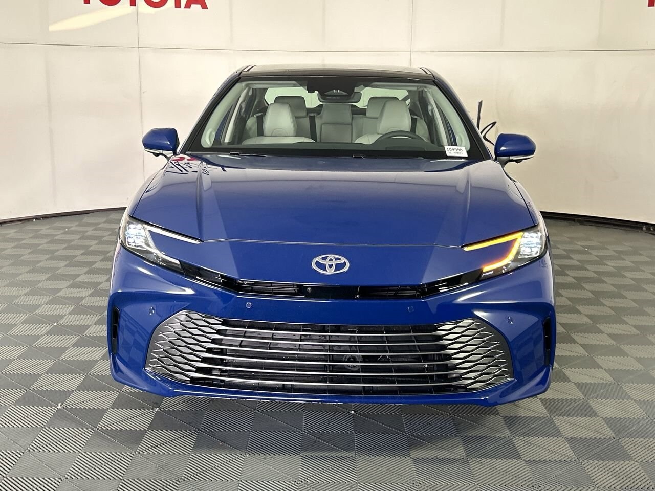 2025 Toyota Camry XLE photo 3