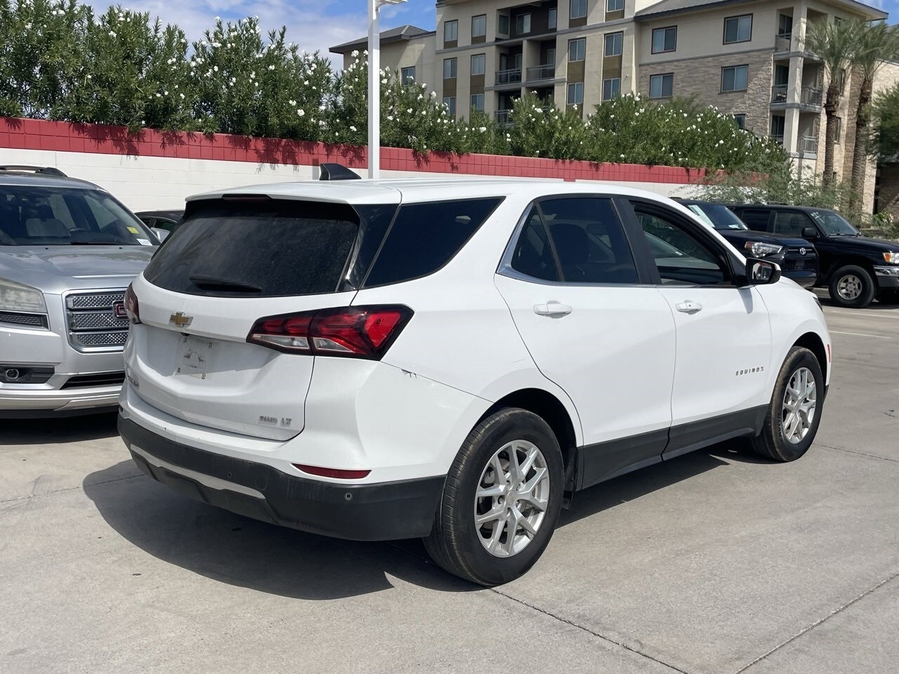 2024 Chevrolet Equinox LT photo 2
