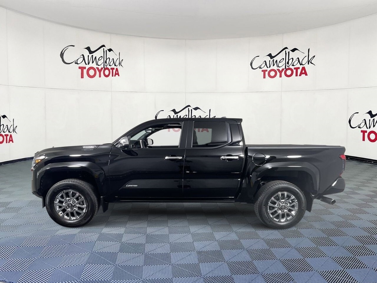 2024 Toyota Tacoma Limited photo 4