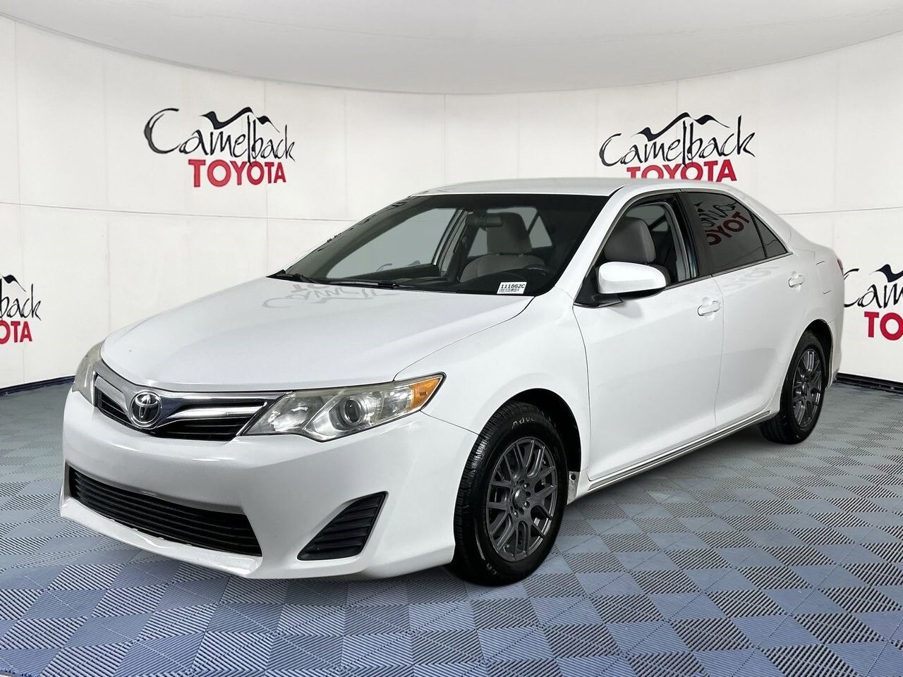 2014 Toyota Camry LE photo 4