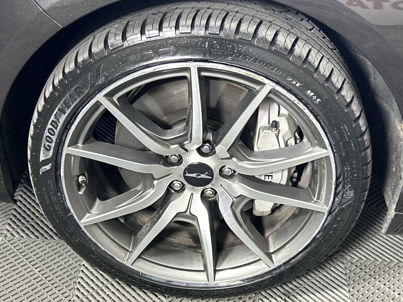 2025 GENESIS G70 Standard - Photo 9