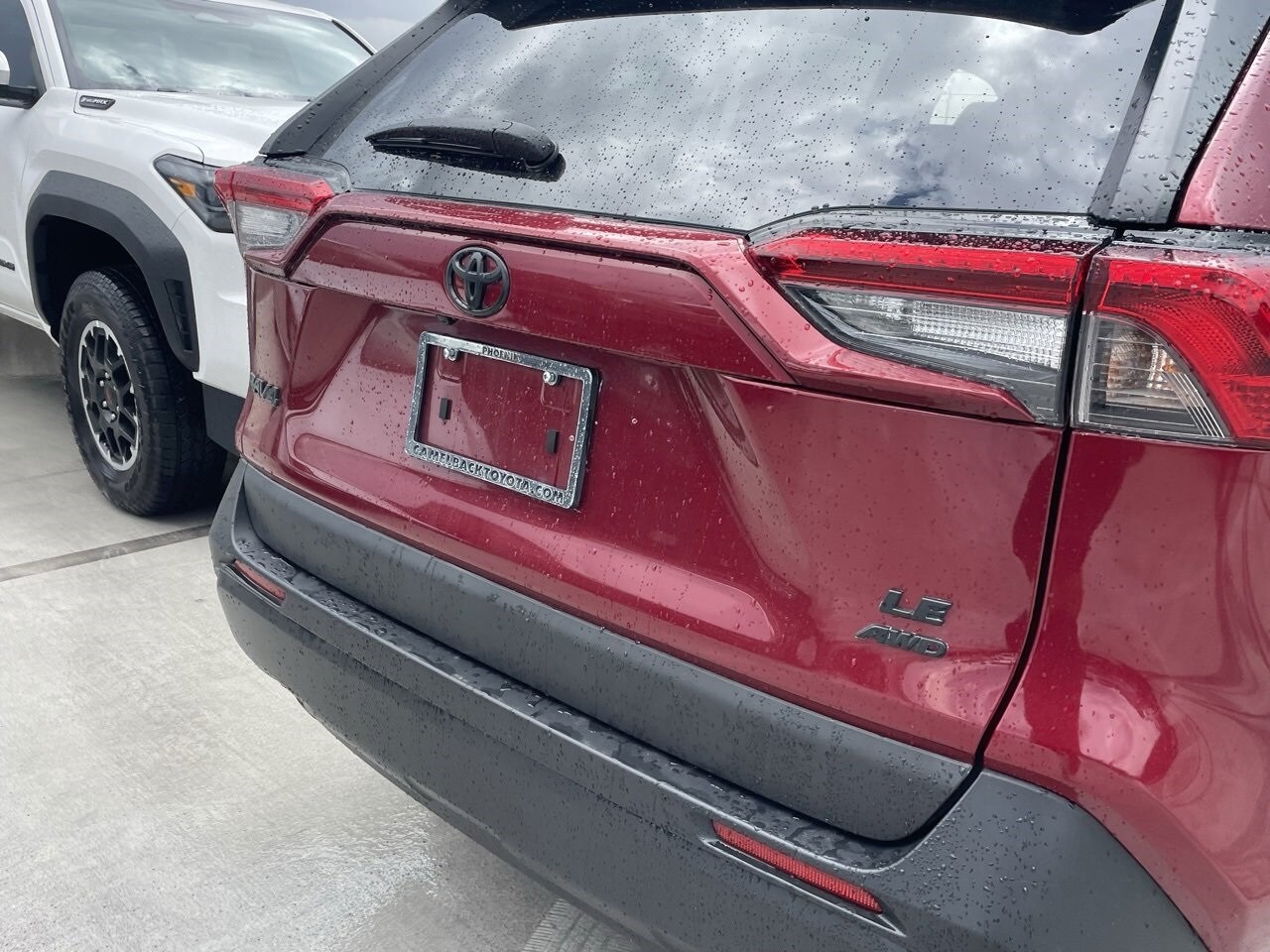 2022 Toyota RAV4 LE photo 2