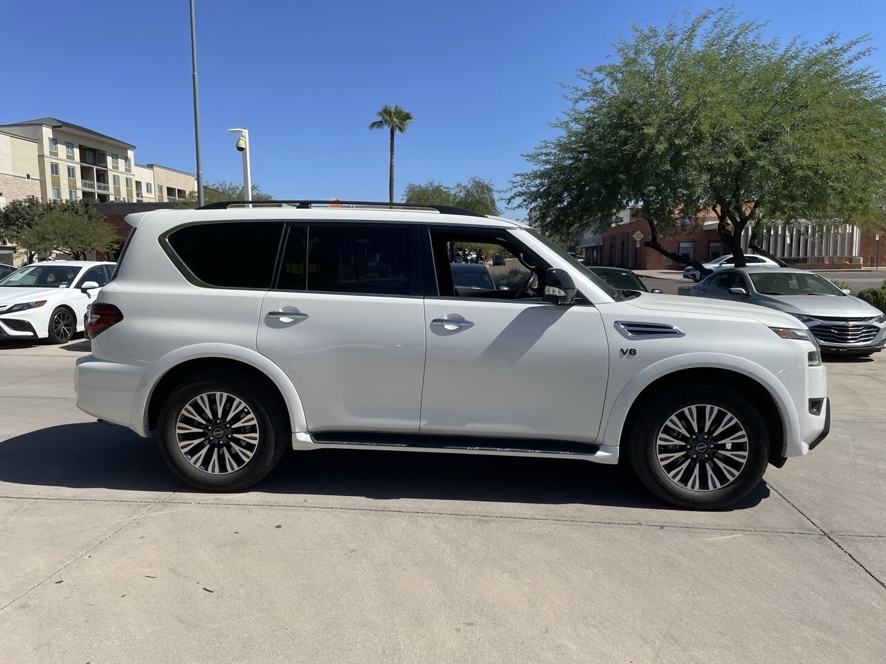 2022 Nissan Armada SL photo 3