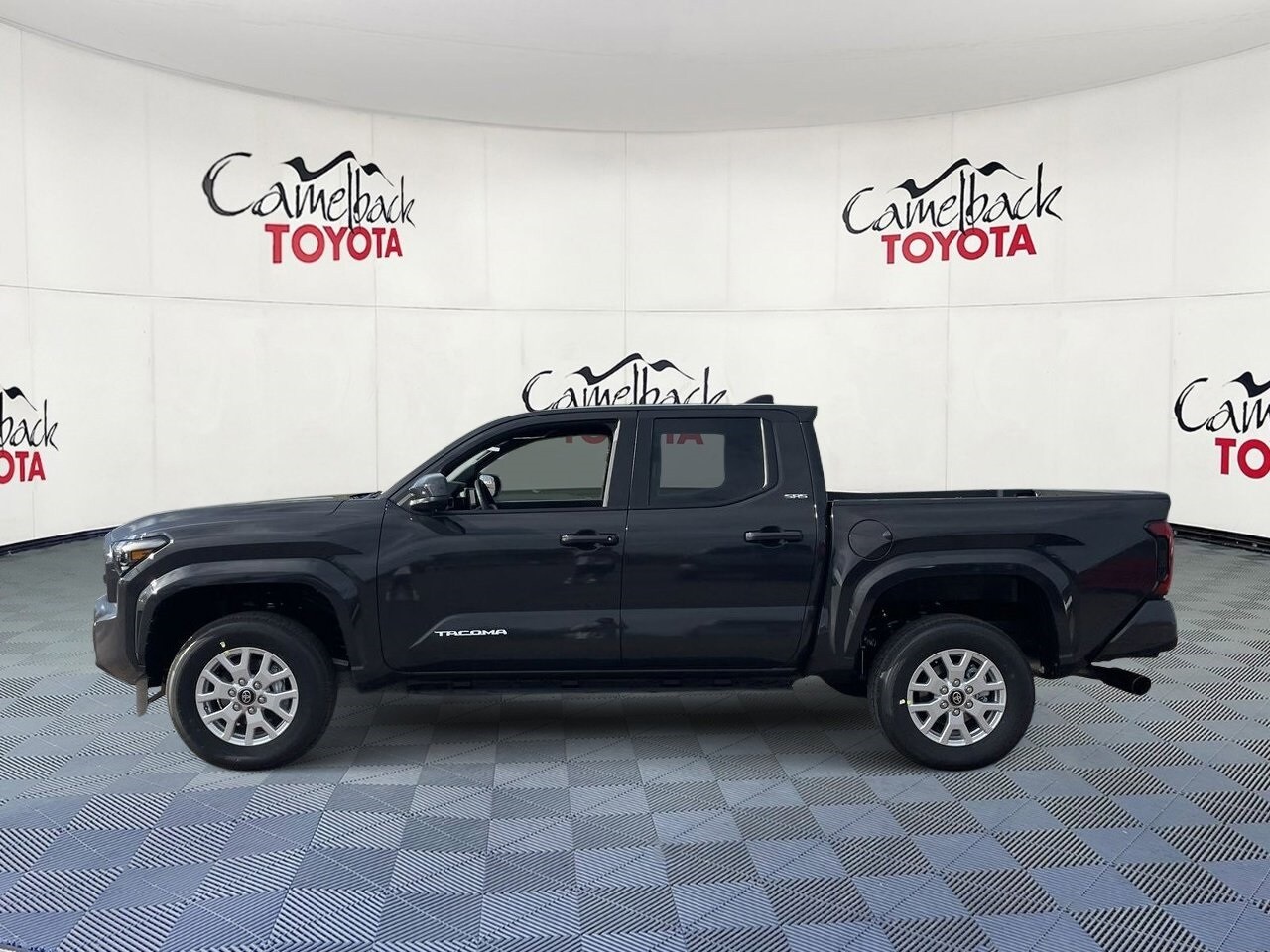 2025 Toyota Tacoma SR5 photo 4