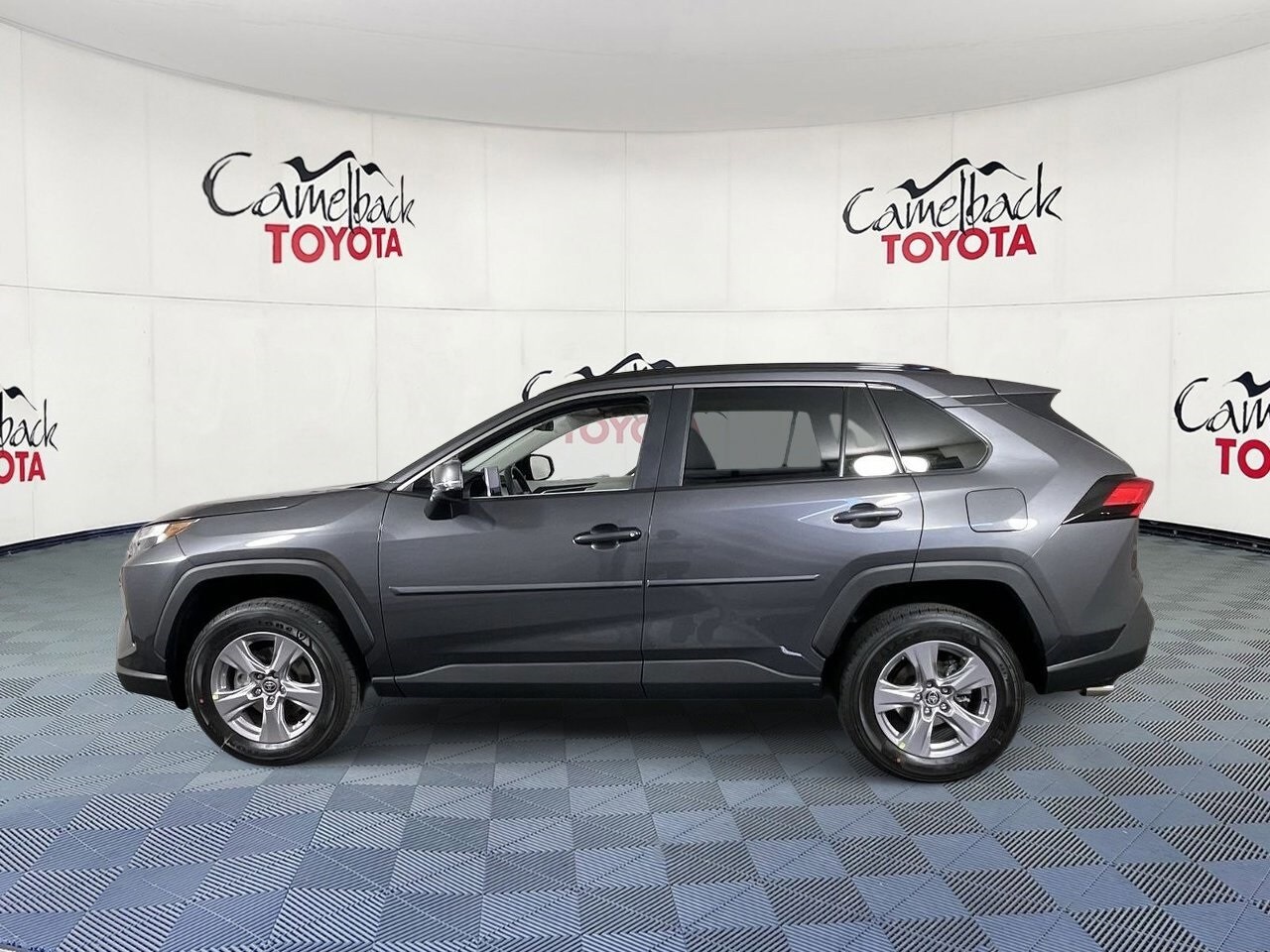 2025 Toyota RAV4 XLE photo 2