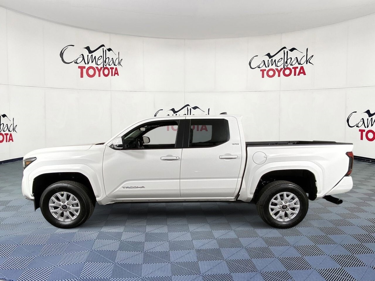 2025 Toyota Tacoma SR5 photo 4