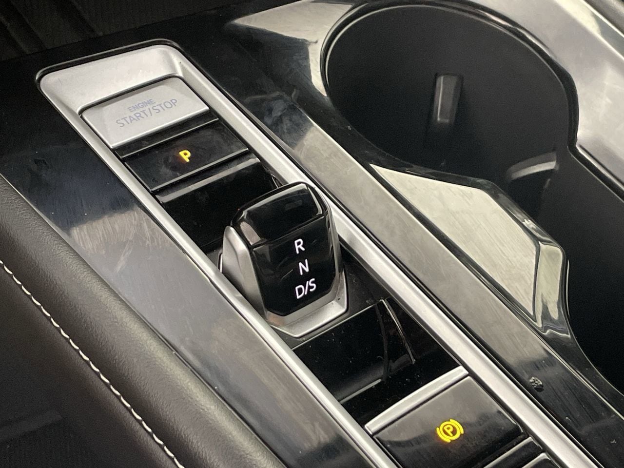2025 Volkswagen Atlas Cross Sport SE w/Tech - Photo 14