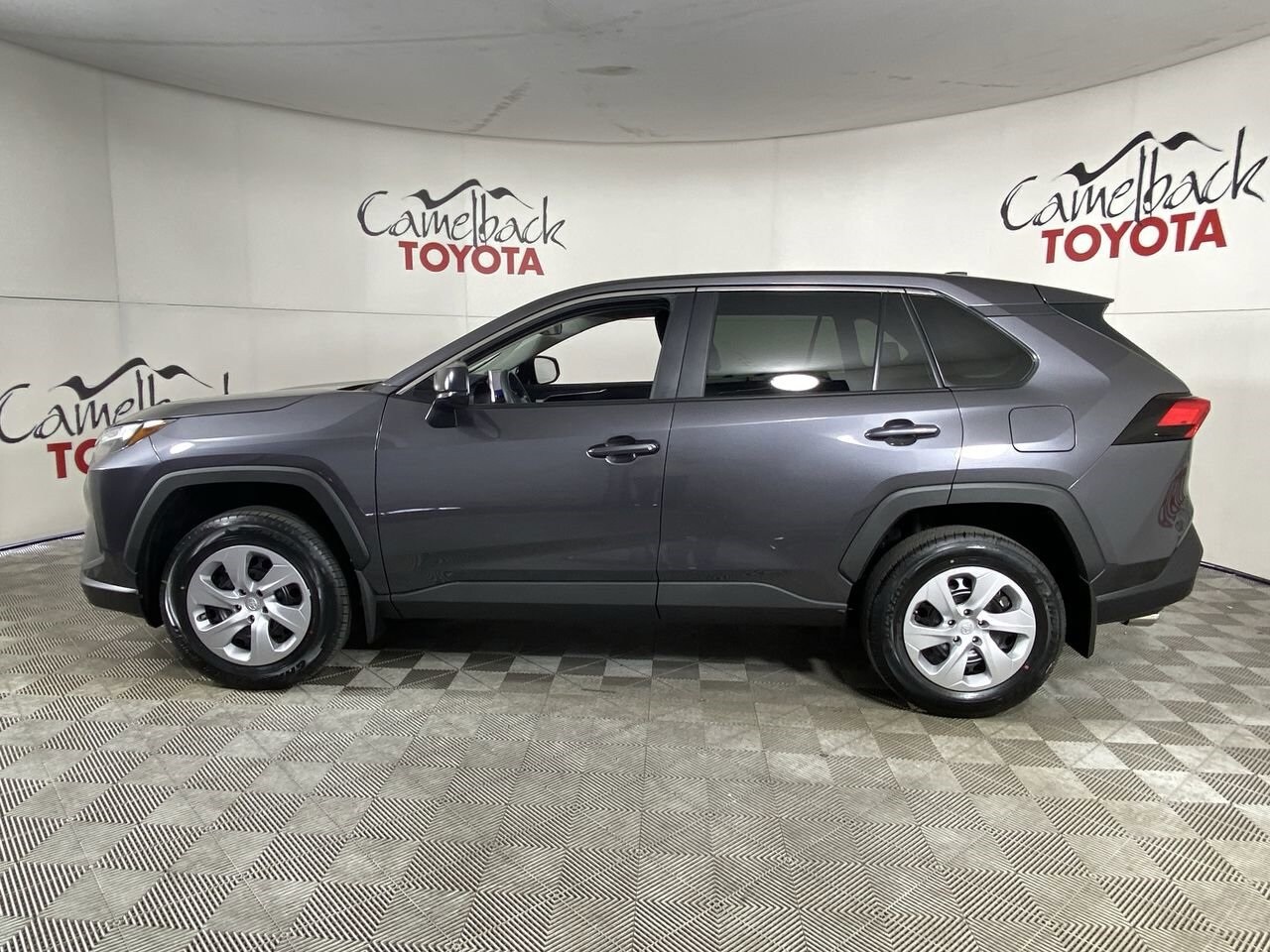 2025 Toyota RAV4 LE photo 4