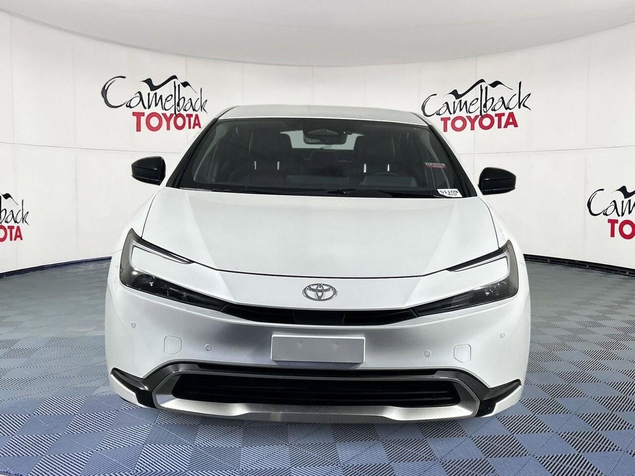 2025 Toyota Prius Plug-in Hybrid XSE photo 3