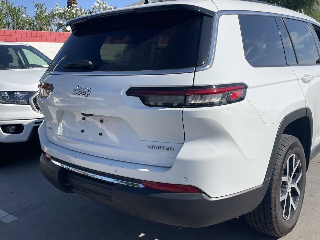 2025 Jeep Grand Cherokee Limited photo 4