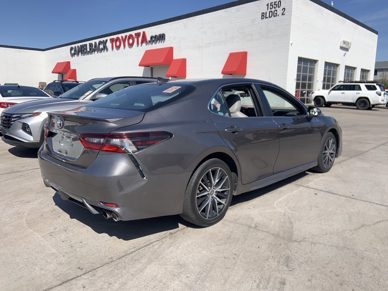 Used 2022 Toyota Camry SE with VIN 4T1G11AK4NU712332 for sale in Phoenix, AZ