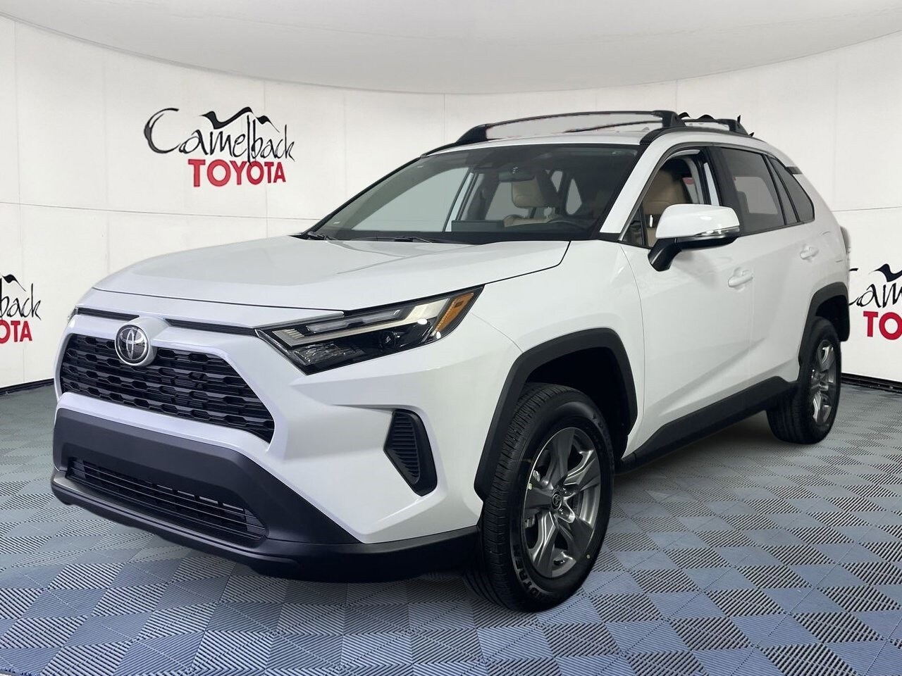 2025 Toyota RAV4 XLE photo 4