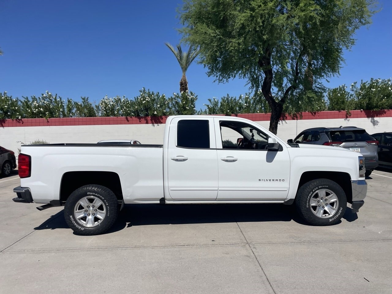2016 Chevrolet Silverado 1500 LT photo 2