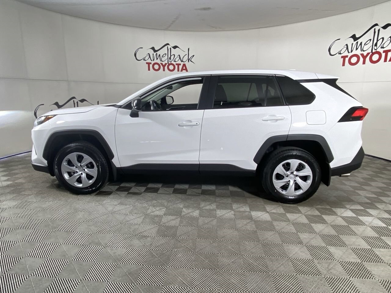 2025 Toyota RAV4 LE photo 4