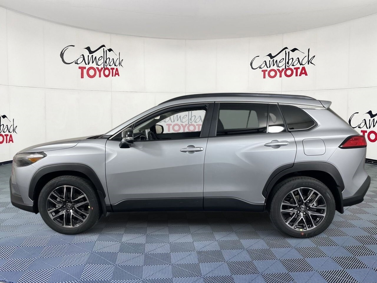 2026 Toyota Corolla Cross XLE photo 3