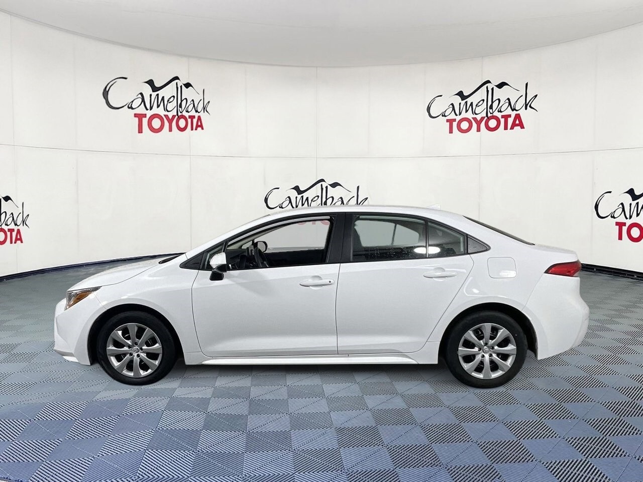 2024 Toyota Corolla LE photo 3