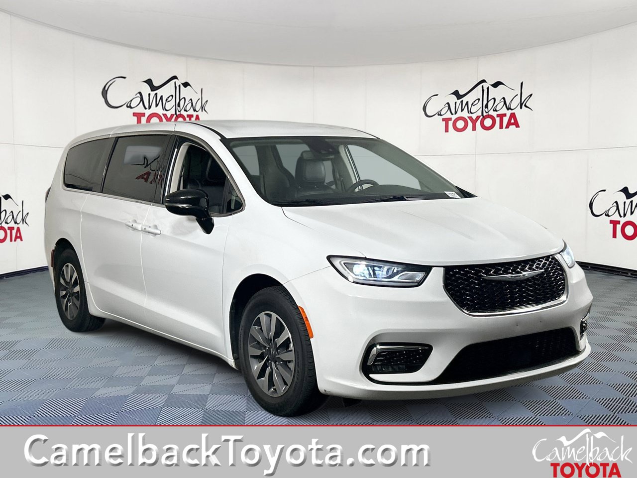2024 Chrysler Pacifica PHEV