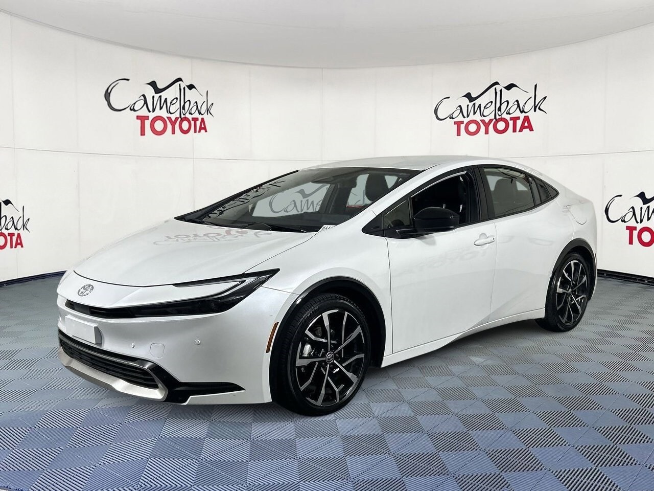 2025 Toyota Prius Plug-in Hybrid XSE photo 2