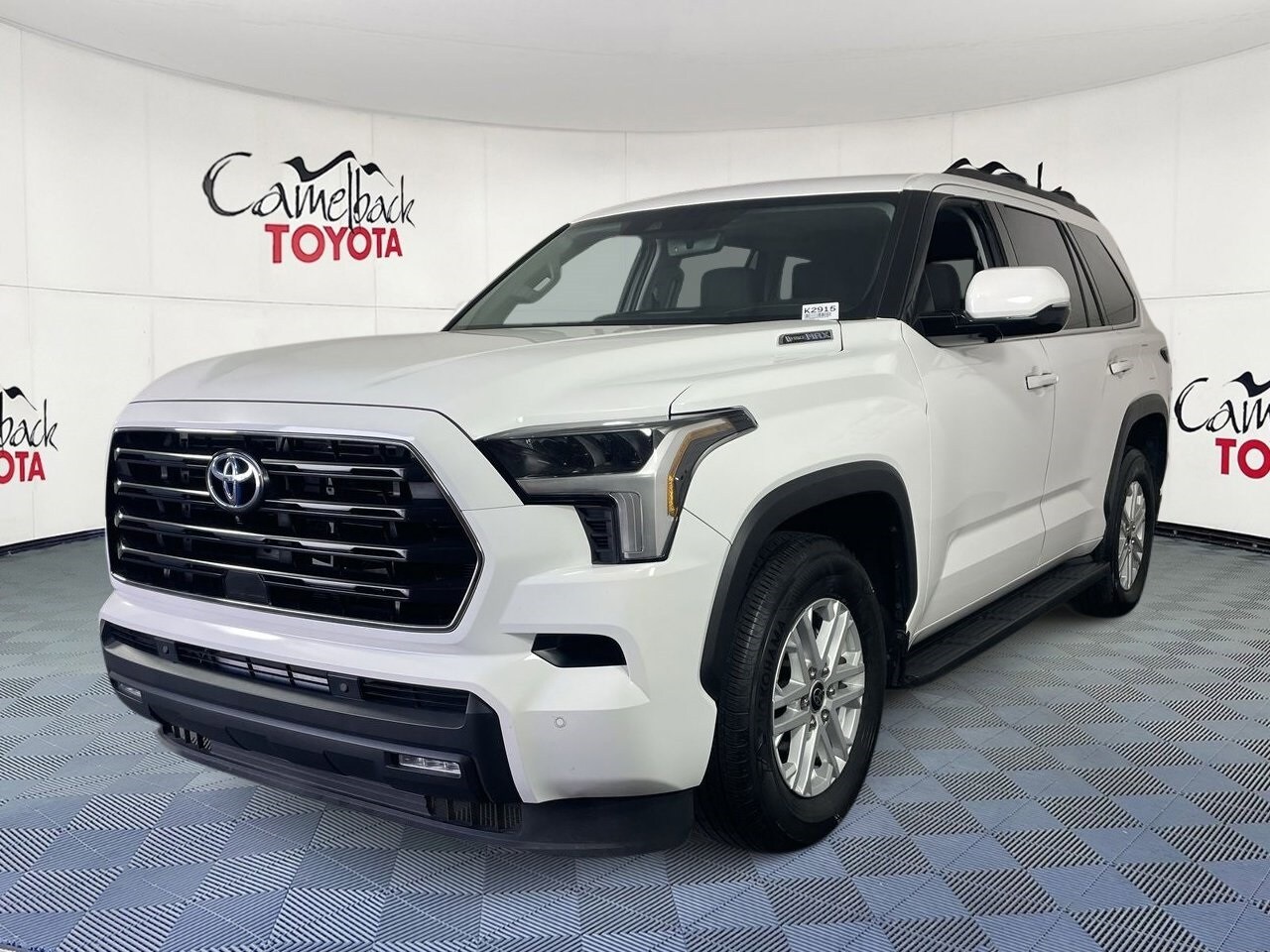 2023 Toyota Sequoia SR5 photo 2