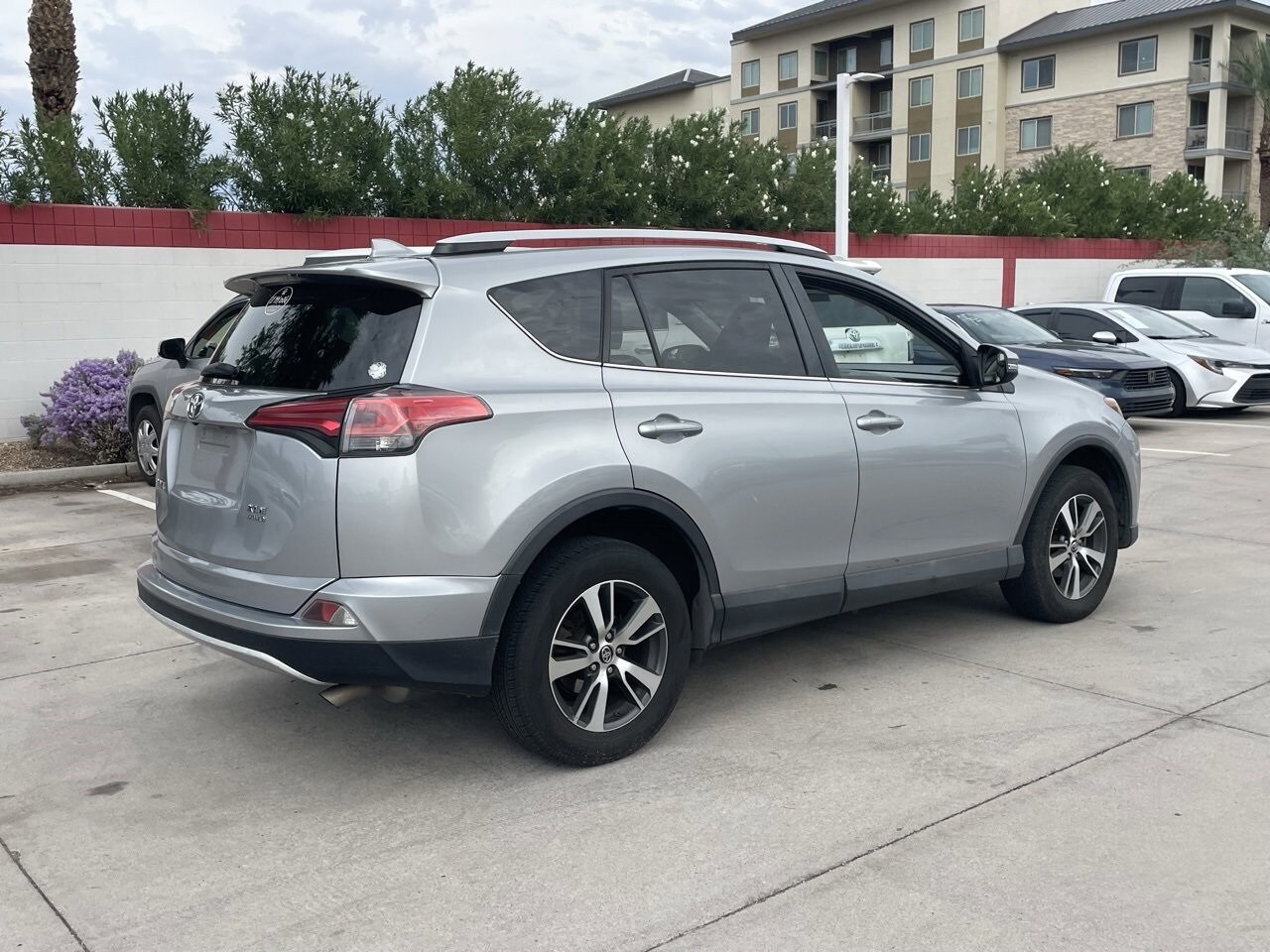 2016 Toyota RAV4 XLE photo 2