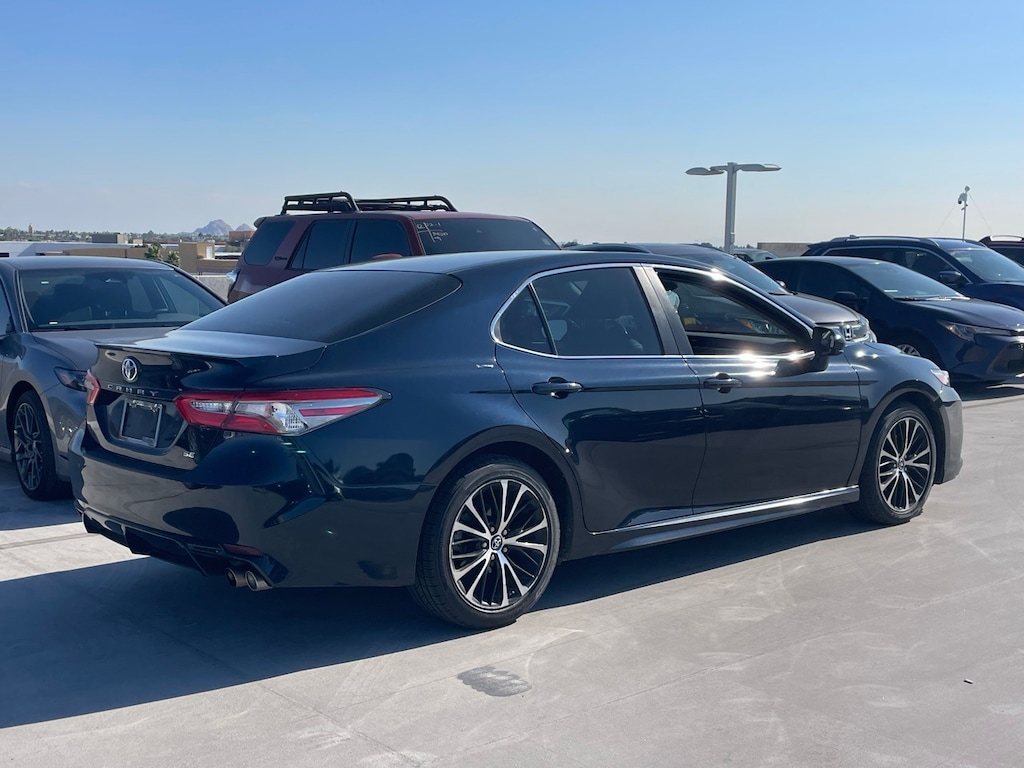 Used 2018 Toyota Camry SE Sedan