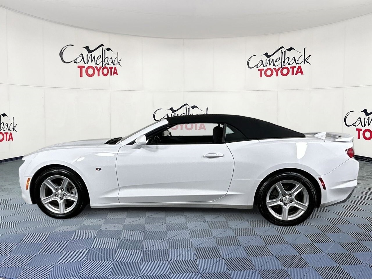 2023 Chevrolet Camaro 1LT photo 4