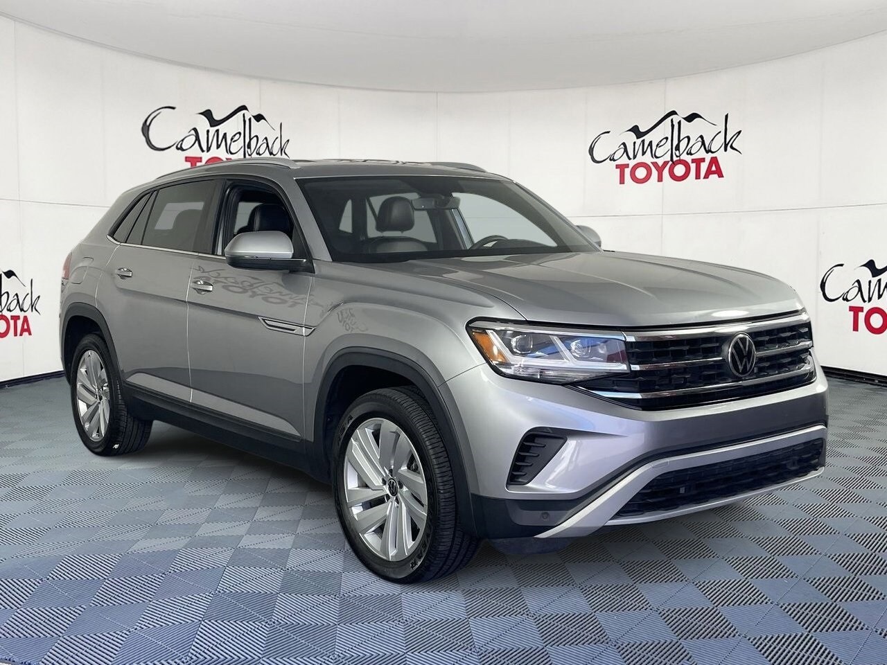 2022 Volkswagen Atlas Cross Sport V6 SE Technology photo 3