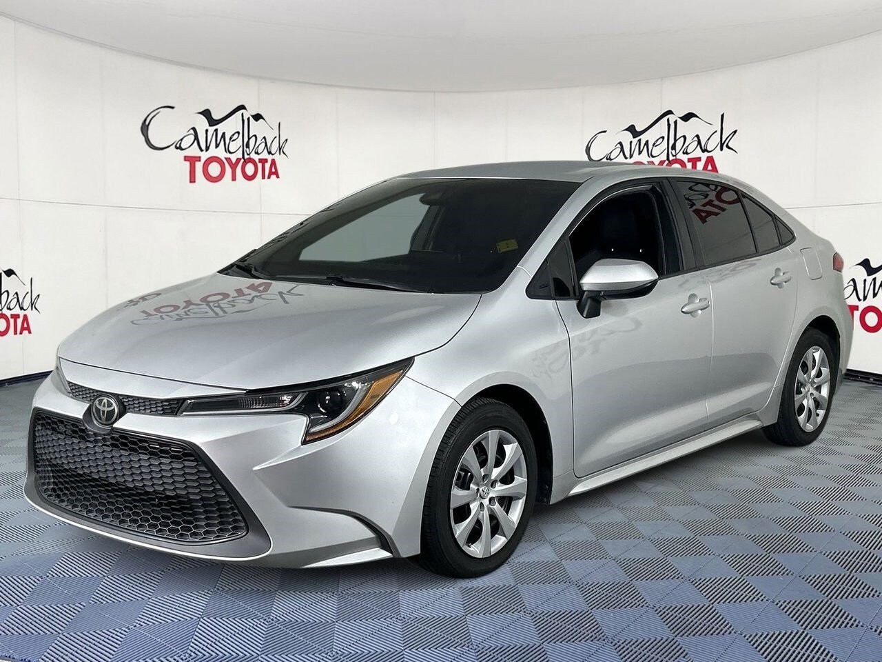 2021 Toyota Corolla LE photo 2