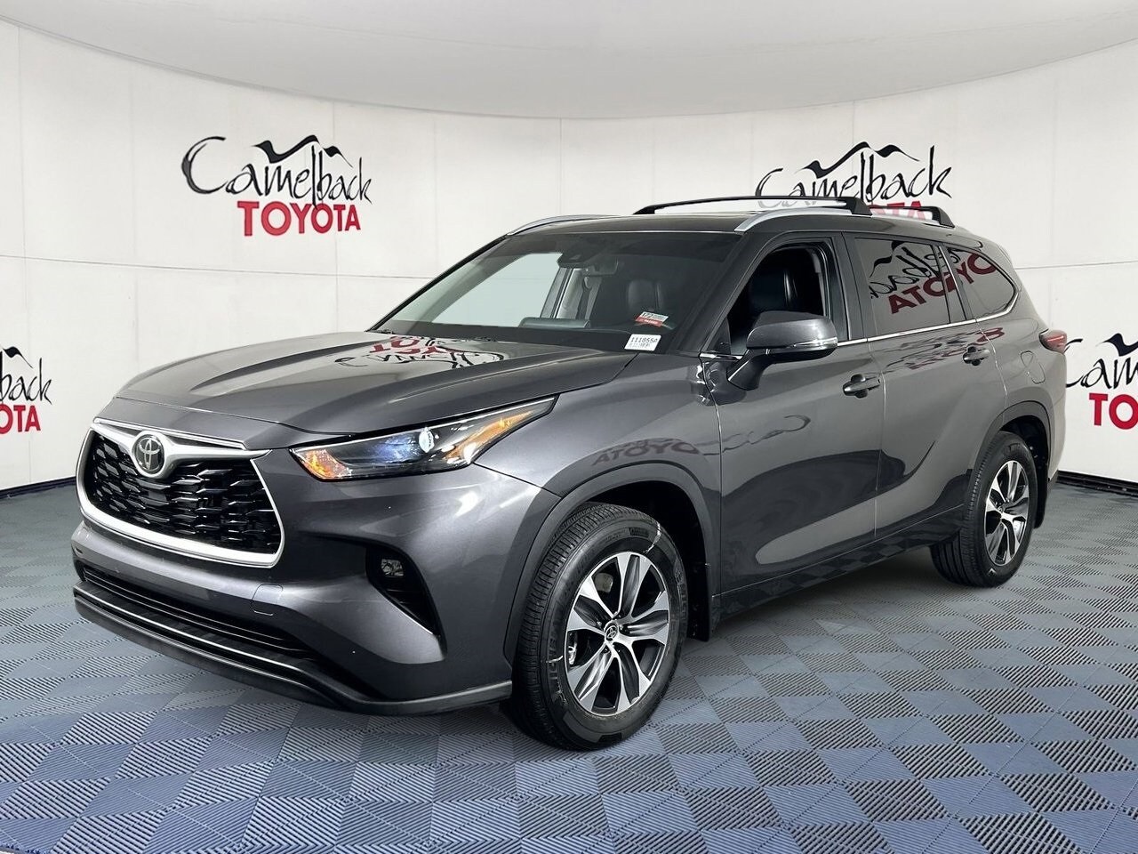 2024 Toyota Highlander LE photo 4