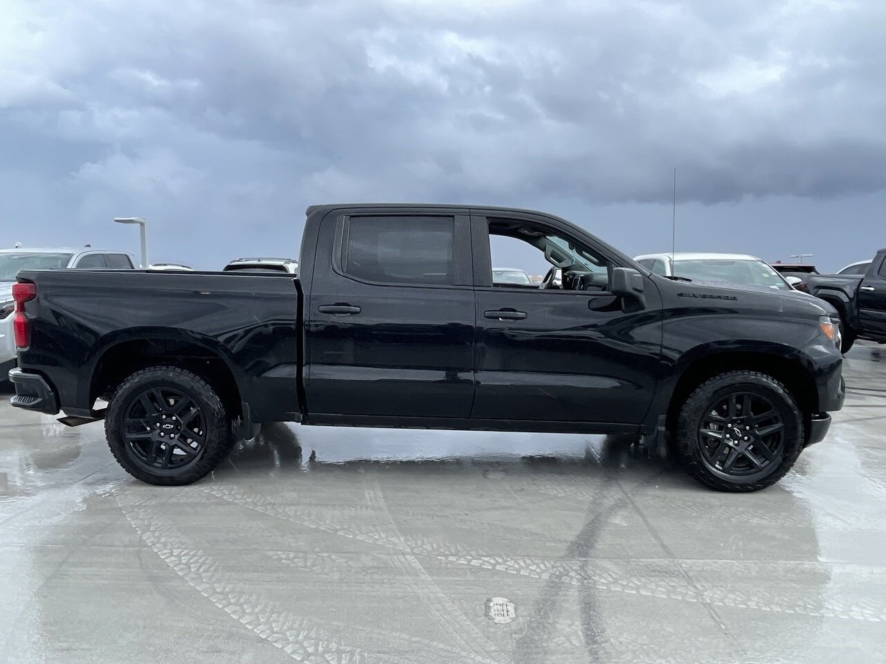2023 Chevrolet Silverado 1500 Custom photo 2