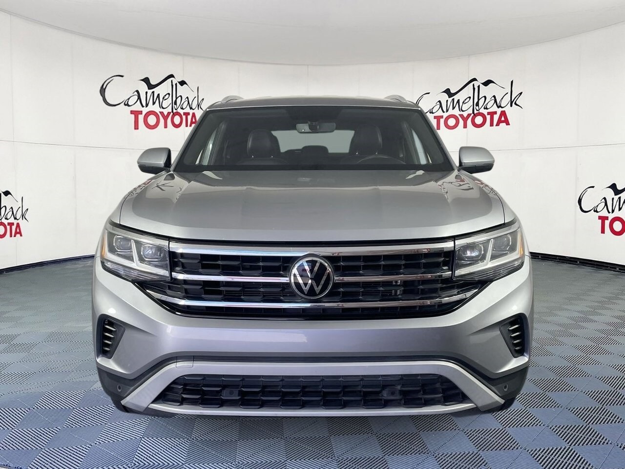 2022 Volkswagen Atlas Cross Sport V6 SE Technology photo 2