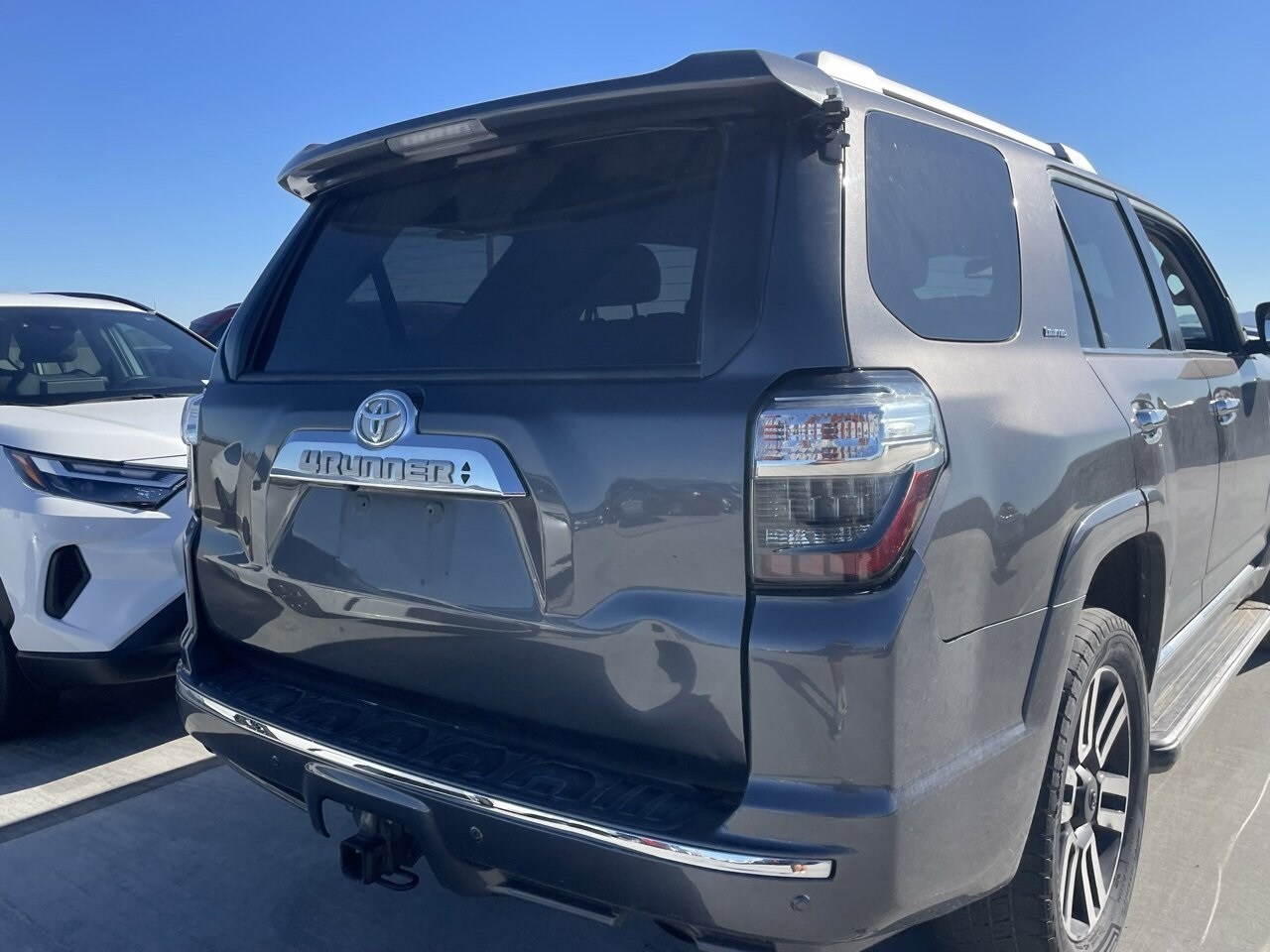 2016 Toyota 4Runner Limited photo 4