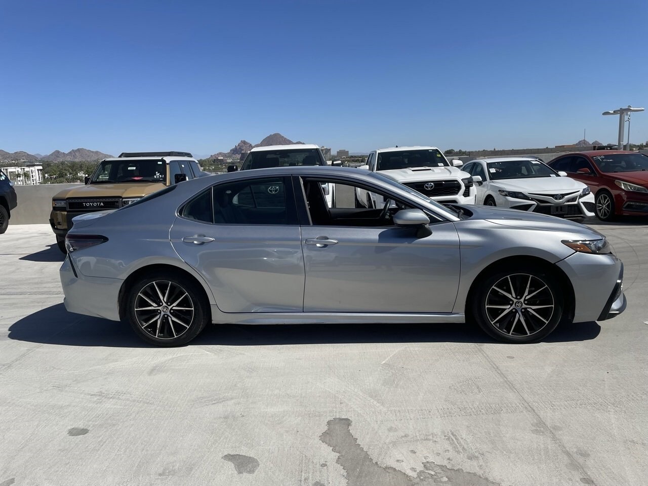 2024 Toyota Camry SE photo 3