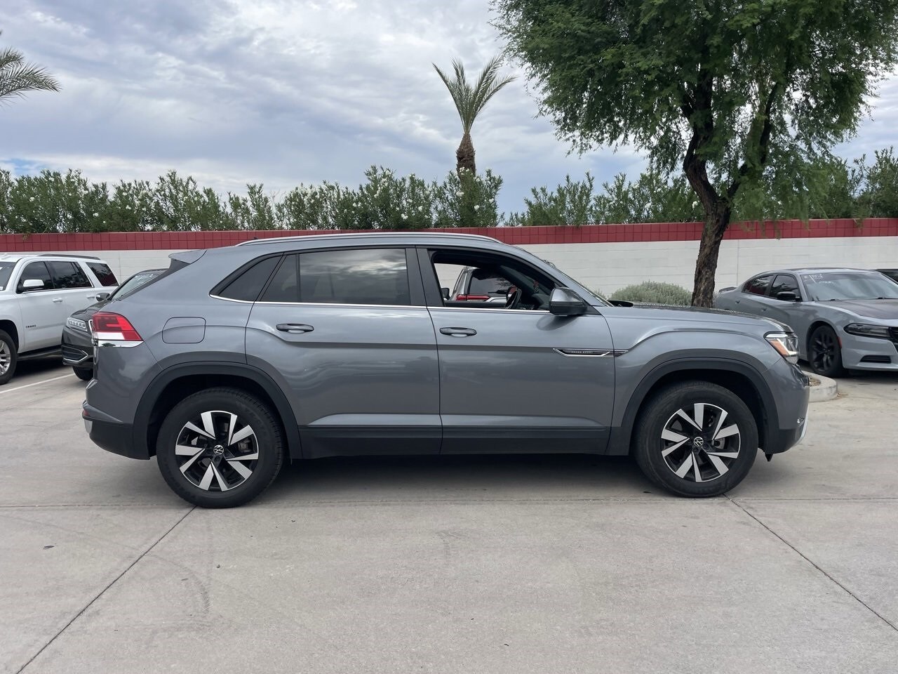2022 Volkswagen Atlas Cross Sport SE photo 3