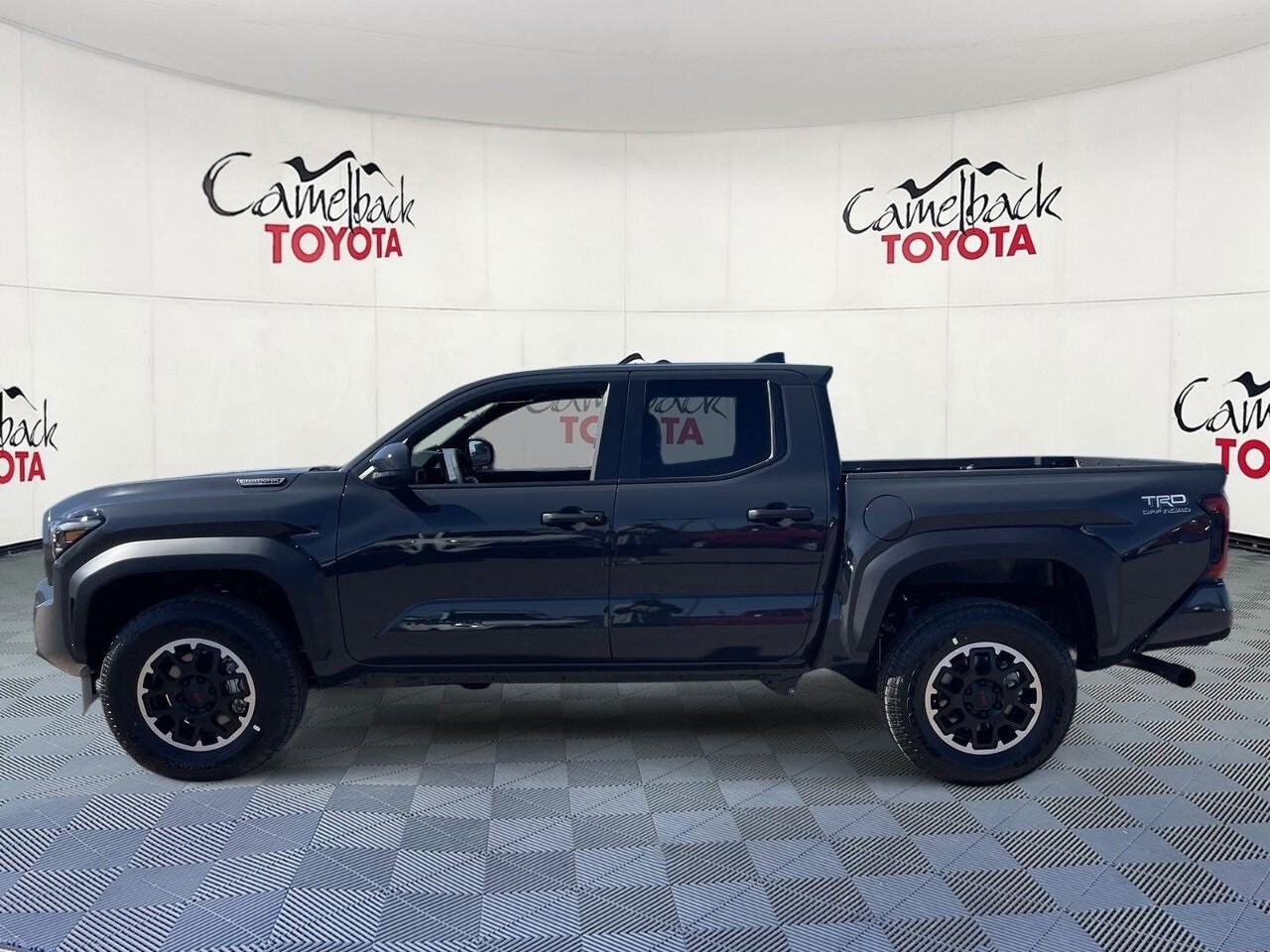 2025 Toyota Tacoma TRD photo 4