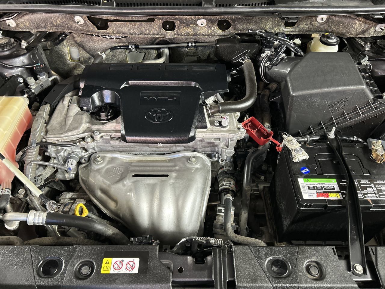 2018 Toyota RAV4 LE - Photo 11