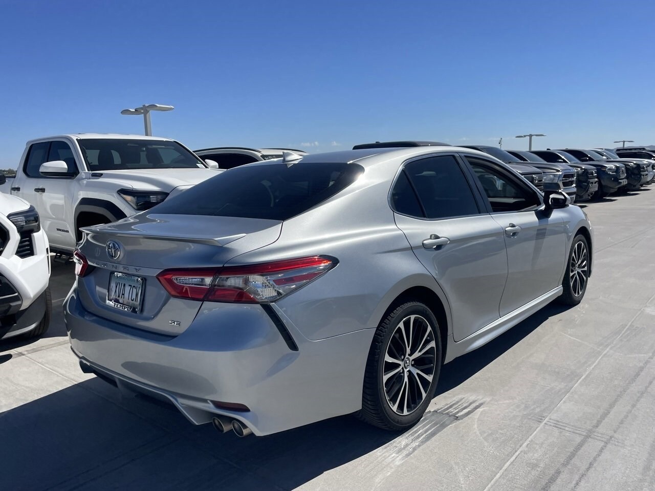 2019 Toyota Camry SE photo 2